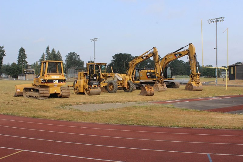 kontraktor bangunan lapangan  jakarta