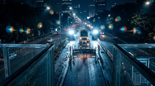 Jasa pengaspalan Jakarta Selatan menggunakan asphalt finisher